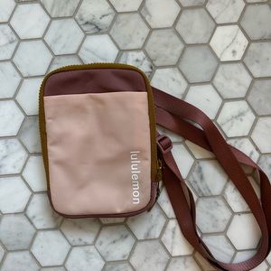 Lululemon cross body